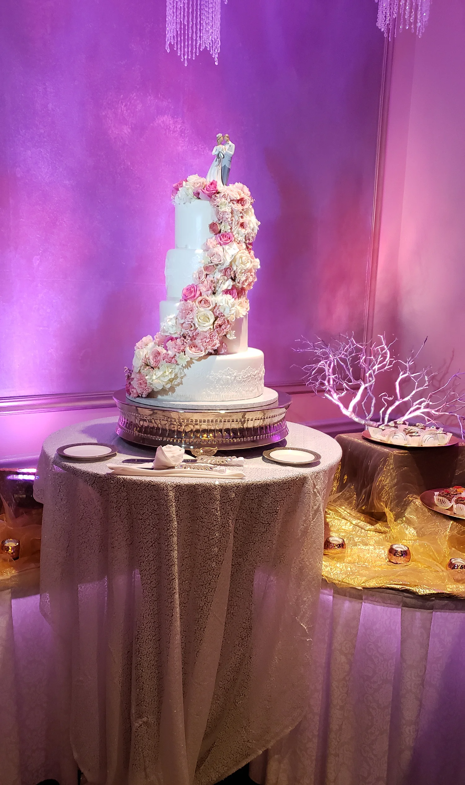 Elegant dessert arrangements for a quinceanera at banquet halls Chicago.