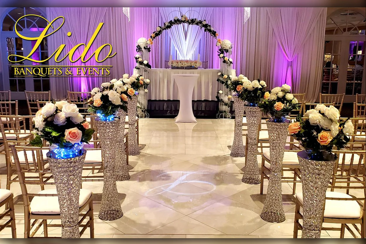 Banquet halls Chicago offering customizable decor themes.